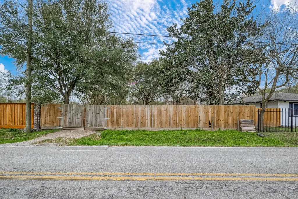 5206 Denmark Street Houston TX 77016