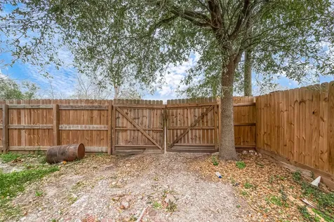 5206 Denmark Street Houston TX 77016
