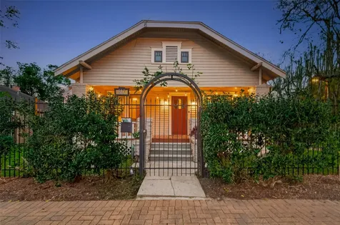 817 Henderson Street Houston TX 77007