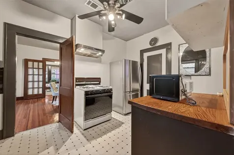 817 Henderson Street Houston TX 77007