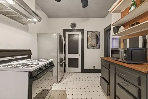 817 Henderson Street Houston TX 77007