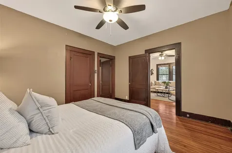 817 Henderson Street Houston TX 77007