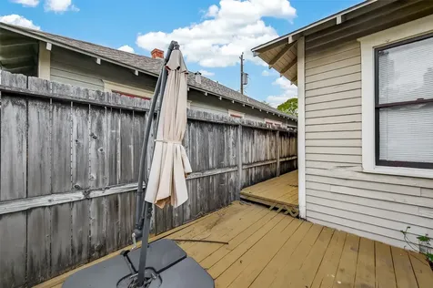 817 Henderson Street Houston TX 77007