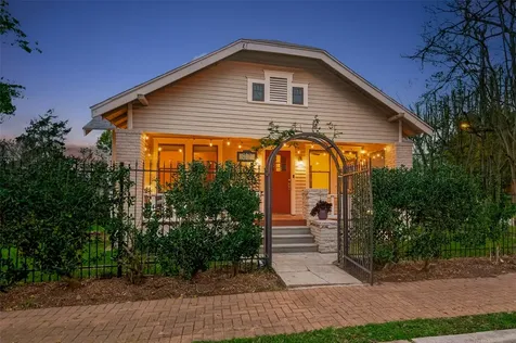 817 Henderson Street Houston TX 77007