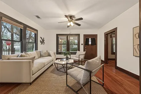 817 Henderson Street Houston TX 77007