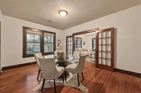 817 Henderson Street Houston TX 77007