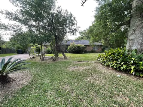 6700 Howe Street Groves TX 77619
