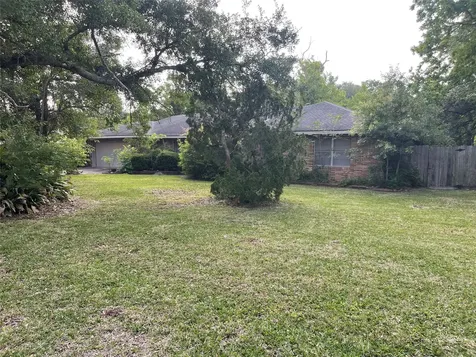 6700 Howe Street Groves TX 77619