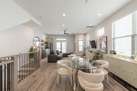 5306 Creekmont Timbers Trail Houston TX 77091