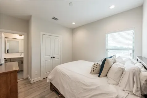 5306 Creekmont Timbers Trail Houston TX 77091
