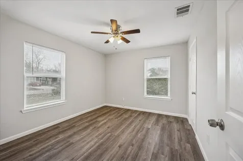 5126 Higgins Street Houston TX 77033