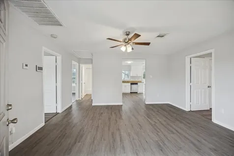 5126 Higgins Street Houston TX 77033