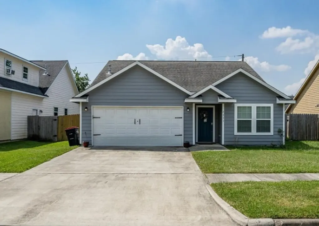 2111 W Gulf Street Baytown TX 77520