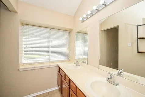 4218 Bridledon Lane Houston TX 77014