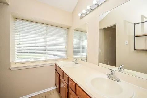 4218 Bridledon Lane Houston TX 77014