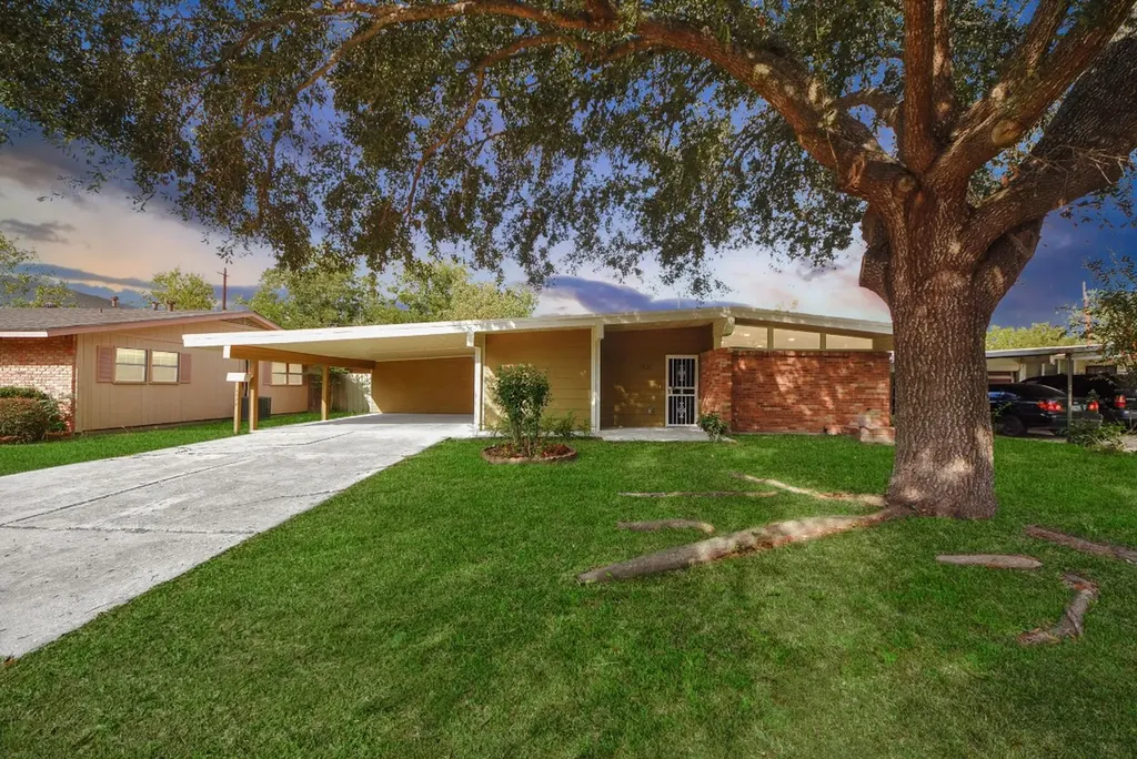 5326 Heatherbrook Drive Houston TX 77045