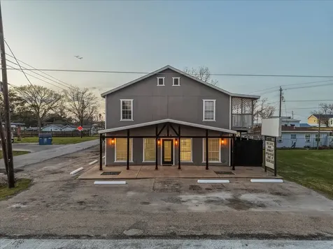 114 Grand Avenue Bacliff TX 77518