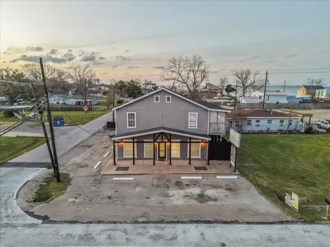 114 Grand Avenue Bacliff TX 77518