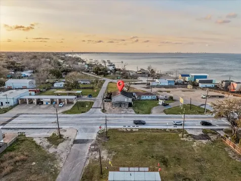 114 Grand Avenue Bacliff TX 77518