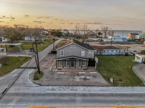 114 Grand Avenue Bacliff TX 77518