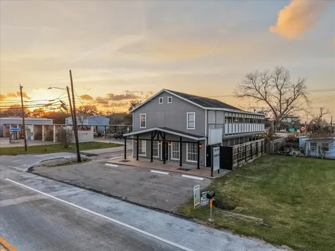 114 Grand Avenue Bacliff TX 77518