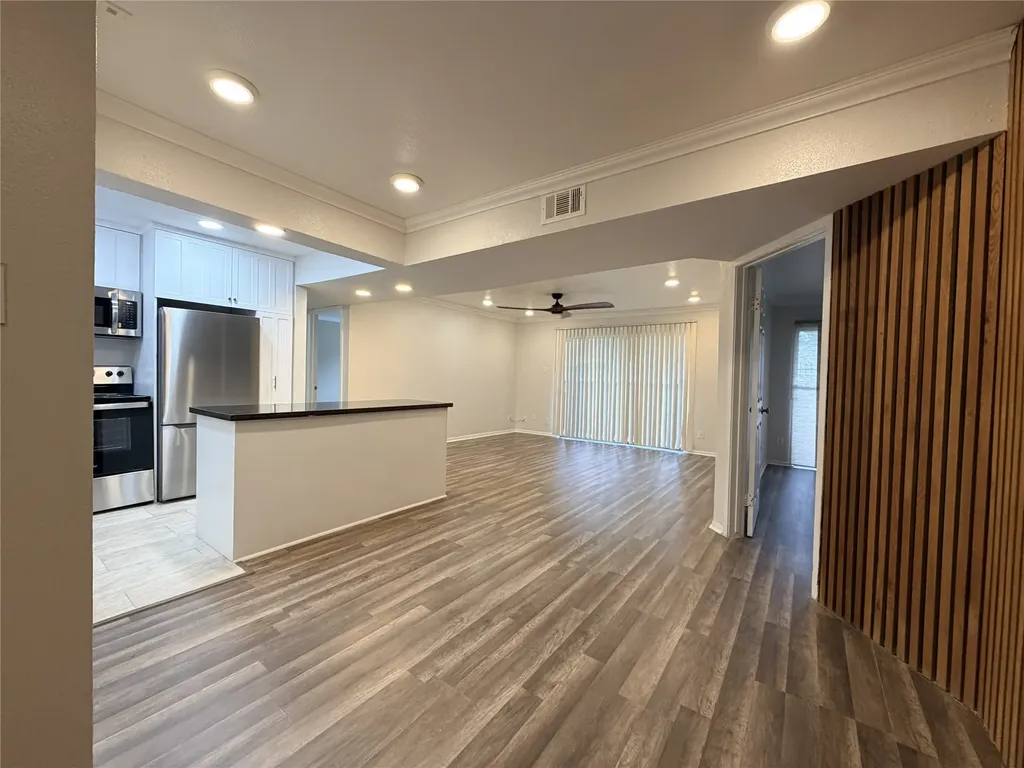 3045 Walnut Bend Lane 11 Houston TX 77042