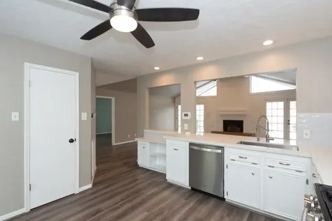 4509 Country Club Drive Dickinson TX 77539