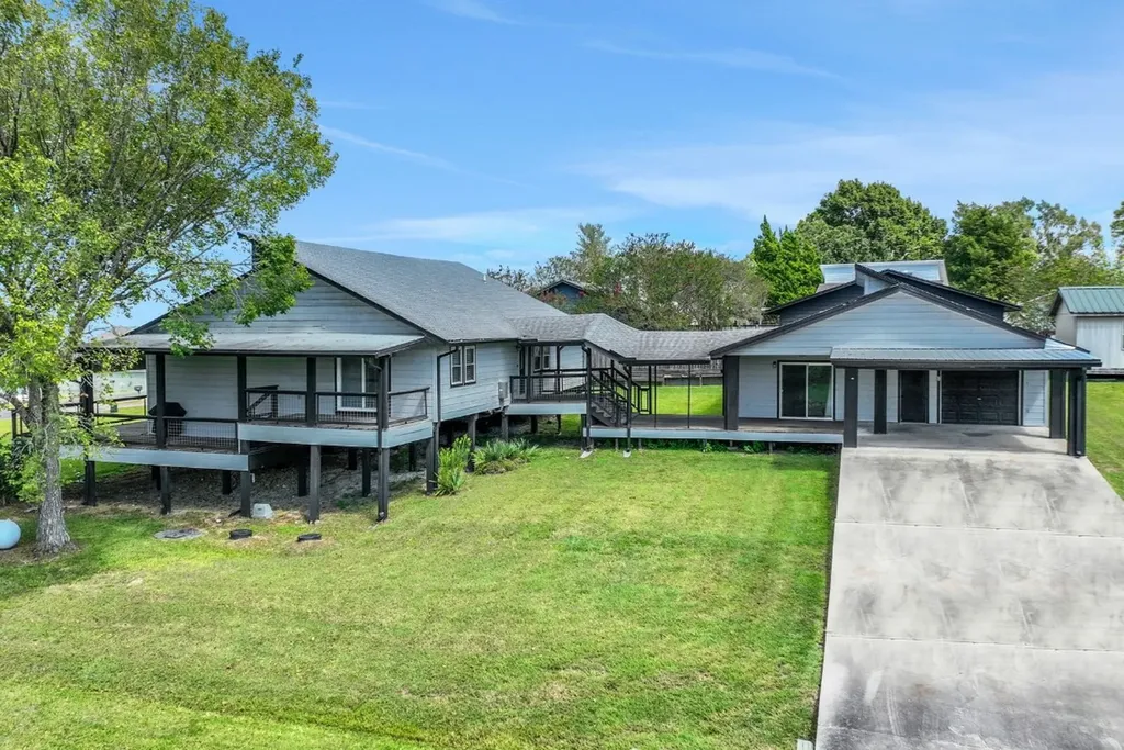 930 Paradise Drive Coldspring TX 77331