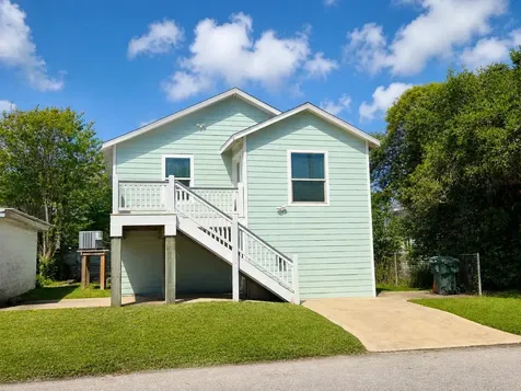 2215 46th Street Galveston TX 77551