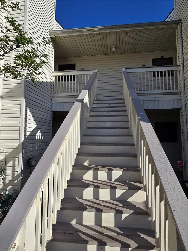 7600 Emmett F Lowry Expressway 304 Texas City TX 77591