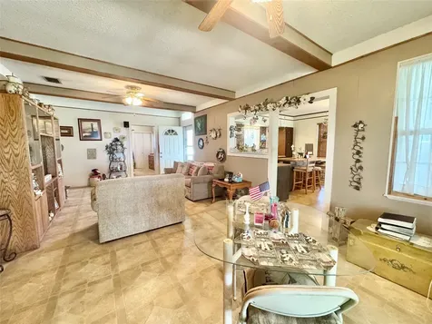 706 West Street Yoakum TX 77995