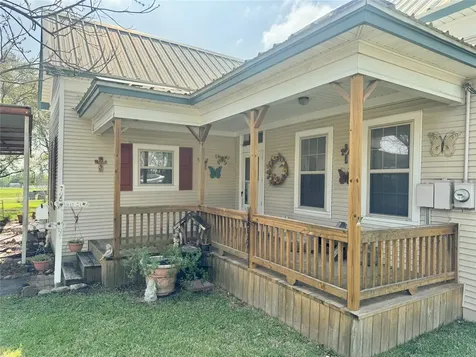 706 West Street Yoakum TX 77995