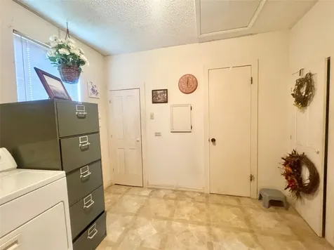 706 West Street Yoakum TX 77995