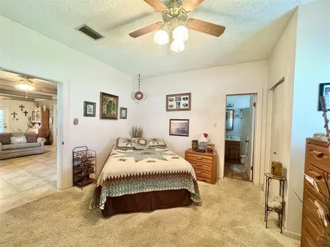 706 West Street Yoakum TX 77995