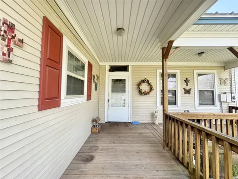 706 West Street Yoakum TX 77995
