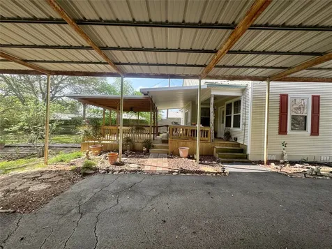 706 West Street Yoakum TX 77995