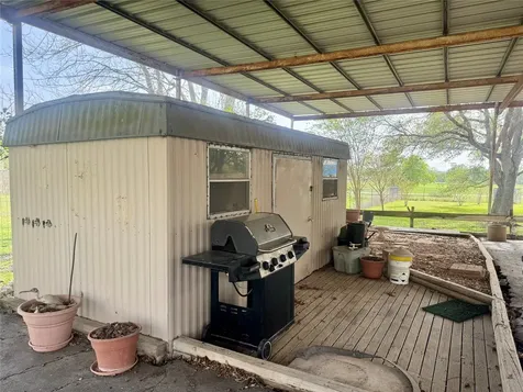 706 West Street Yoakum TX 77995