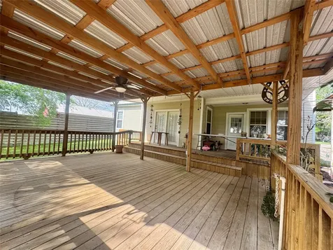 706 West Street Yoakum TX 77995