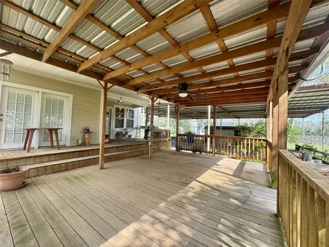 706 West Street Yoakum TX 77995