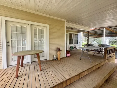 706 West Street Yoakum TX 77995