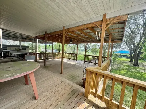 706 West Street Yoakum TX 77995