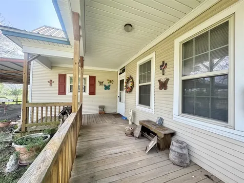 706 West Street Yoakum TX 77995