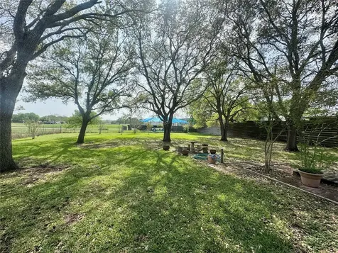 706 West Street Yoakum TX 77995