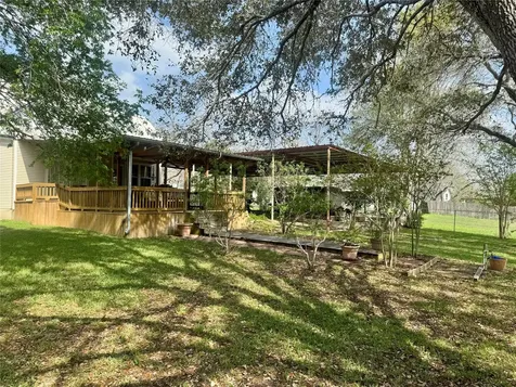 706 West Street Yoakum TX 77995