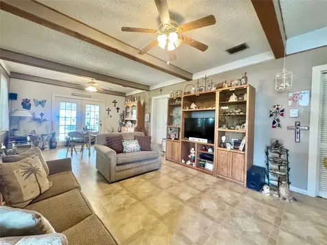 706 West Street Yoakum TX 77995