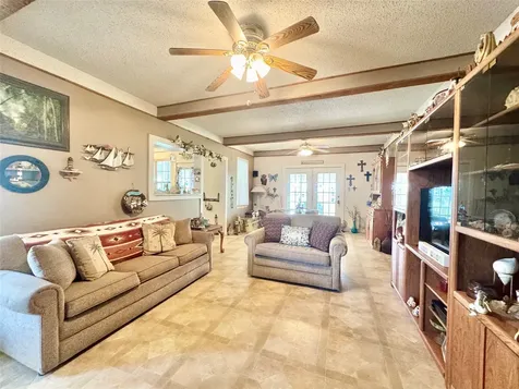 706 West Street Yoakum TX 77995