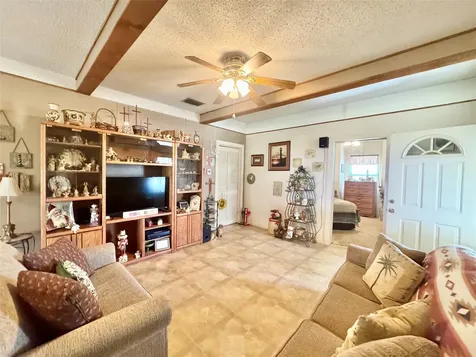 706 West Street Yoakum TX 77995