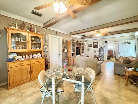 706 West Street Yoakum TX 77995
