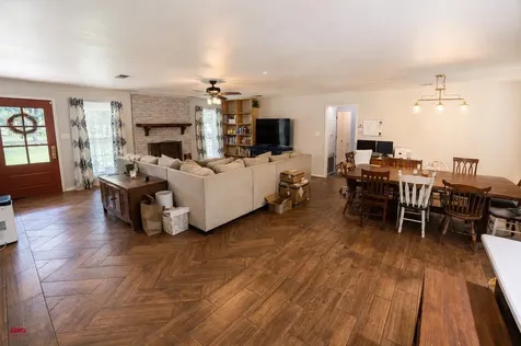 215 Pr 301 Center TX 75935