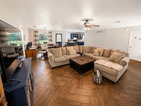 215 Pr 301 Center TX 75935